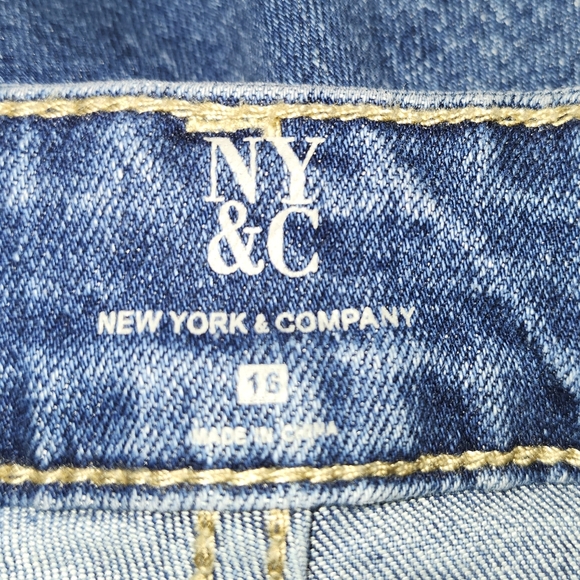 New York & Co. Women's Two-Toned Skinny Jeans - Picture 5 of 5